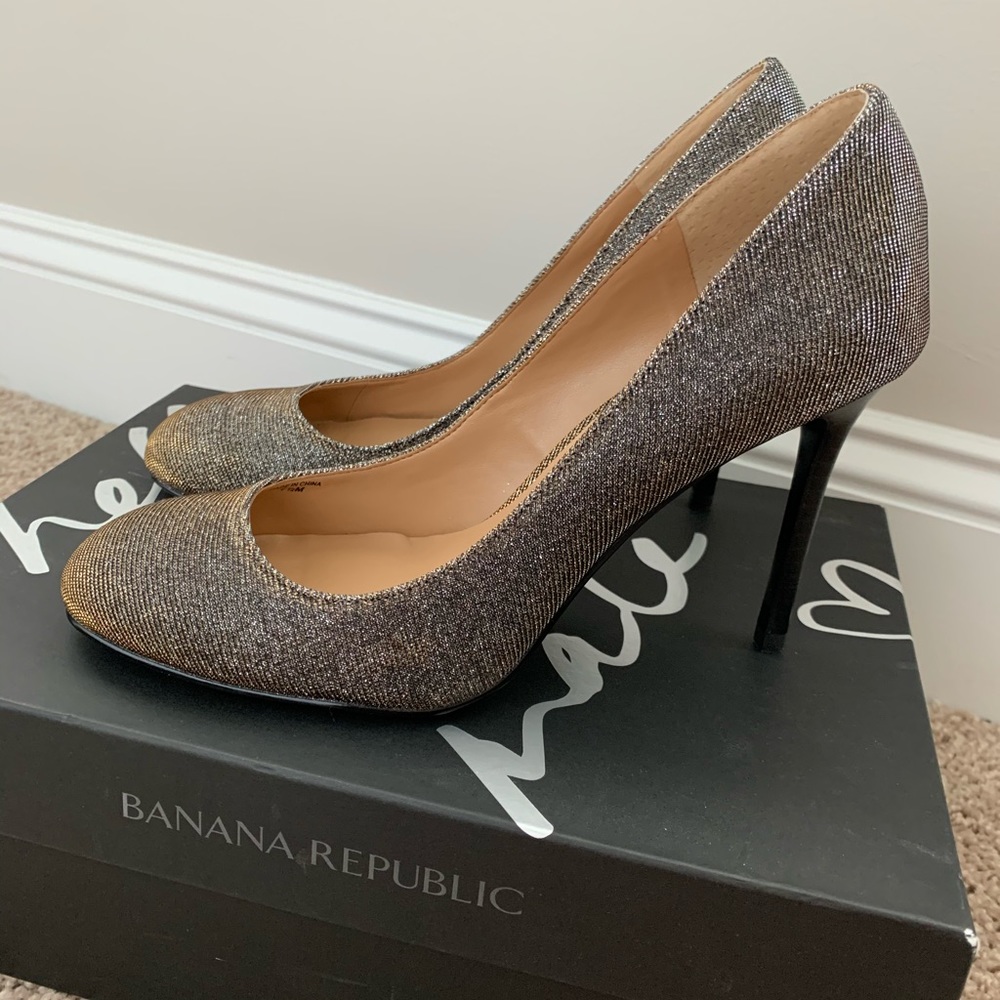 Banana Republic gold/silver pumps